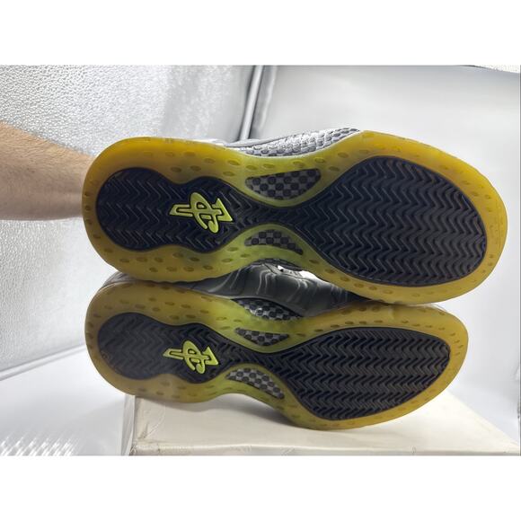 Athletic_Shoes